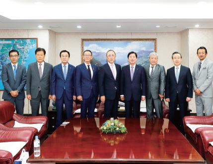 일본 재일한국상공회의소 효고 회장단 부산상의 예방 사진 1